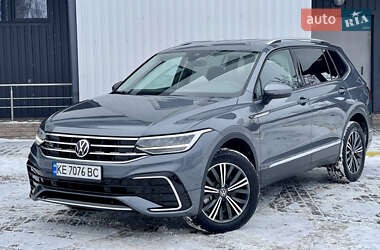 Внедорожник / Кроссовер Volkswagen Tiguan 2024 в Каменском