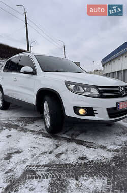 Внедорожник / Кроссовер Volkswagen Tiguan 2015 в Луцке