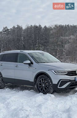 Внедорожник / Кроссовер Volkswagen Tiguan 2022 в Киеве