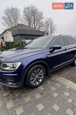 Внедорожник / Кроссовер Volkswagen Tiguan 2017 в Знаменке