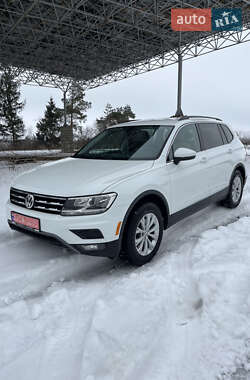 Внедорожник / Кроссовер Volkswagen Tiguan 2017 в Самборе