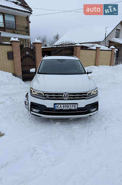 Внедорожник / Кроссовер Volkswagen Tiguan 2017 в Киеве