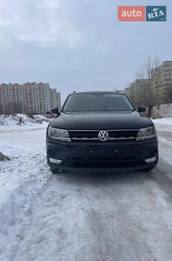 Внедорожник / Кроссовер Volkswagen Tiguan 2017 в Киеве