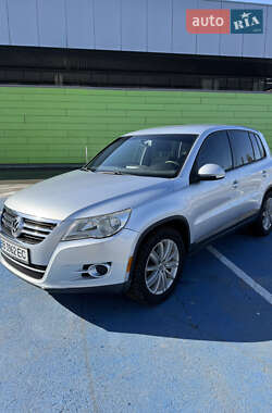Позашляховик / Кросовер Volkswagen Tiguan 2010 в Києві