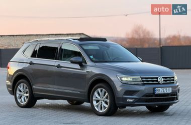 Внедорожник / Кроссовер Volkswagen Tiguan 2019 в Дубно