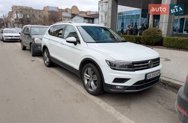 Внедорожник / Кроссовер Volkswagen Tiguan 2017 в Киеве