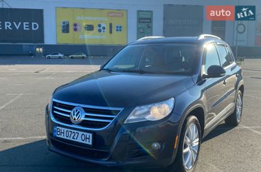 Позашляховик / Кросовер Volkswagen Tiguan 2011 в Києві
