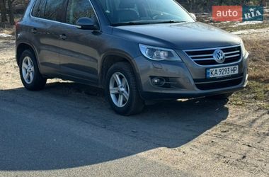 Внедорожник / Кроссовер Volkswagen Tiguan 2010 в Василькове