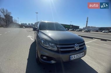 Позашляховик / Кросовер Volkswagen Tiguan 2016 в Києві