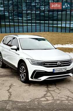 Внедорожник / Кроссовер Volkswagen Tiguan 2023 в Киеве