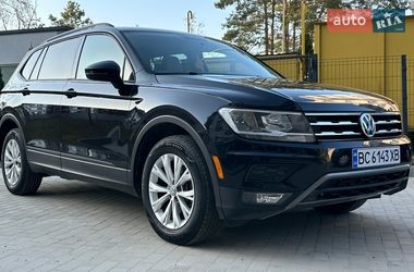 Внедорожник / Кроссовер Volkswagen Tiguan 2017 в Новояворовске