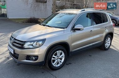 Позашляховик / Кросовер Volkswagen Tiguan 2015 в Києві