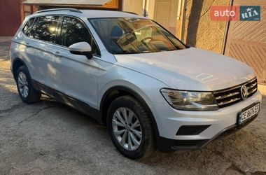 Внедорожник / Кроссовер Volkswagen Tiguan 2017 в Черновцах