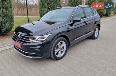 Позашляховик / Кросовер Volkswagen Tiguan 2021 в Чернівцях