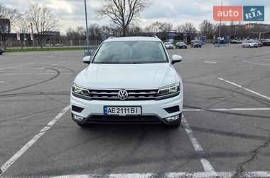 Позашляховик / Кросовер Volkswagen Tiguan 2017 в Дніпрі