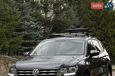 Внедорожник / Кроссовер Volkswagen Tiguan 2017 в Львове