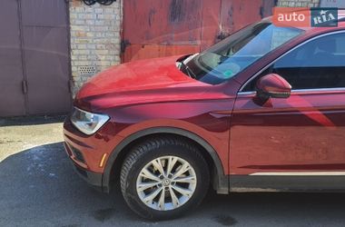 Внедорожник / Кроссовер Volkswagen Tiguan 2017 в Киеве