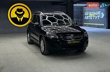Позашляховик / Кросовер Volkswagen Tiguan 2010 в Чернівцях