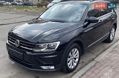 Внедорожник / Кроссовер Volkswagen Tiguan 2017 в Киеве