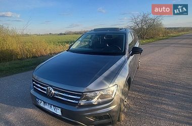Внедорожник / Кроссовер Volkswagen Tiguan 2019 в Буске