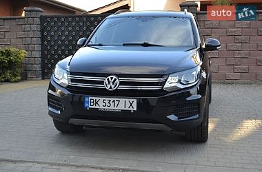 Внедорожник / Кроссовер Volkswagen Tiguan 2015 в Ровно