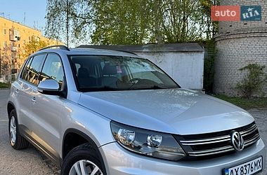 Внедорожник / Кроссовер Volkswagen Tiguan 2015 в Харькове