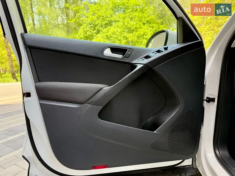 Volkswagen Tiguan 2012 VIN WVGAV7AX7DW543709 фото оголошення 41 з 117