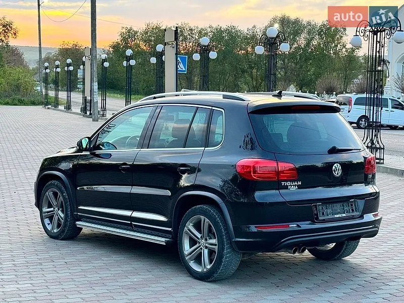 Volkswagen Tiguan 2017 VIN WVGTV7AX5HK024101 фото оголошення 2 з 98