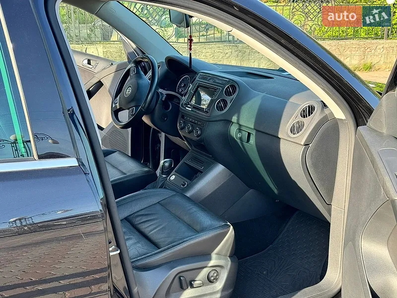 Volkswagen Tiguan 2017 VIN WVGTV7AX5HK024101 фото оголошення 7 з 98