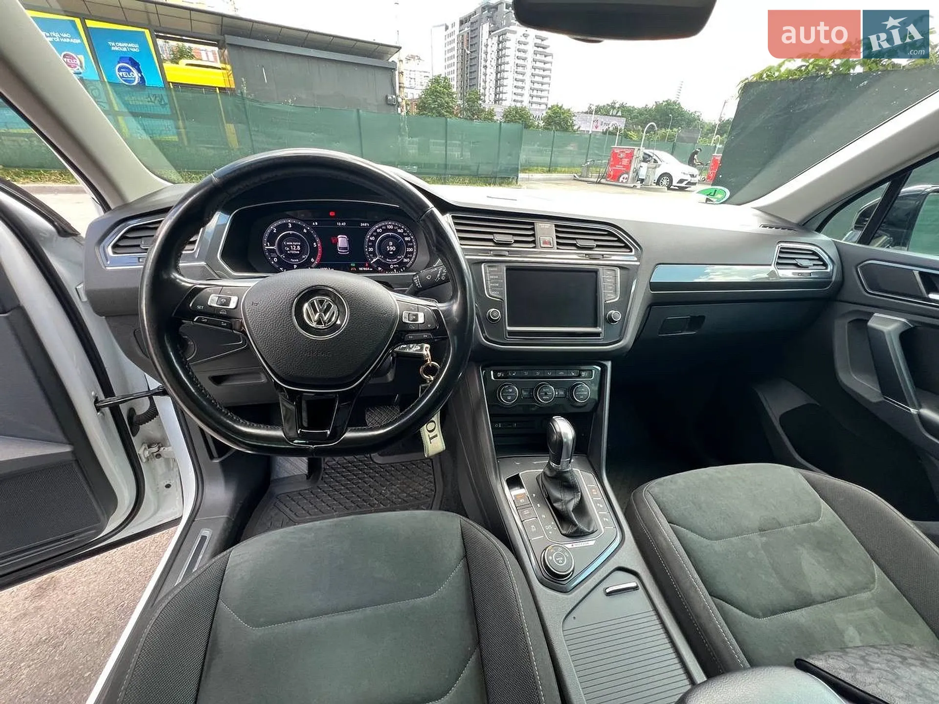 2017 Volkswagen Tiguan - мініатюра 8