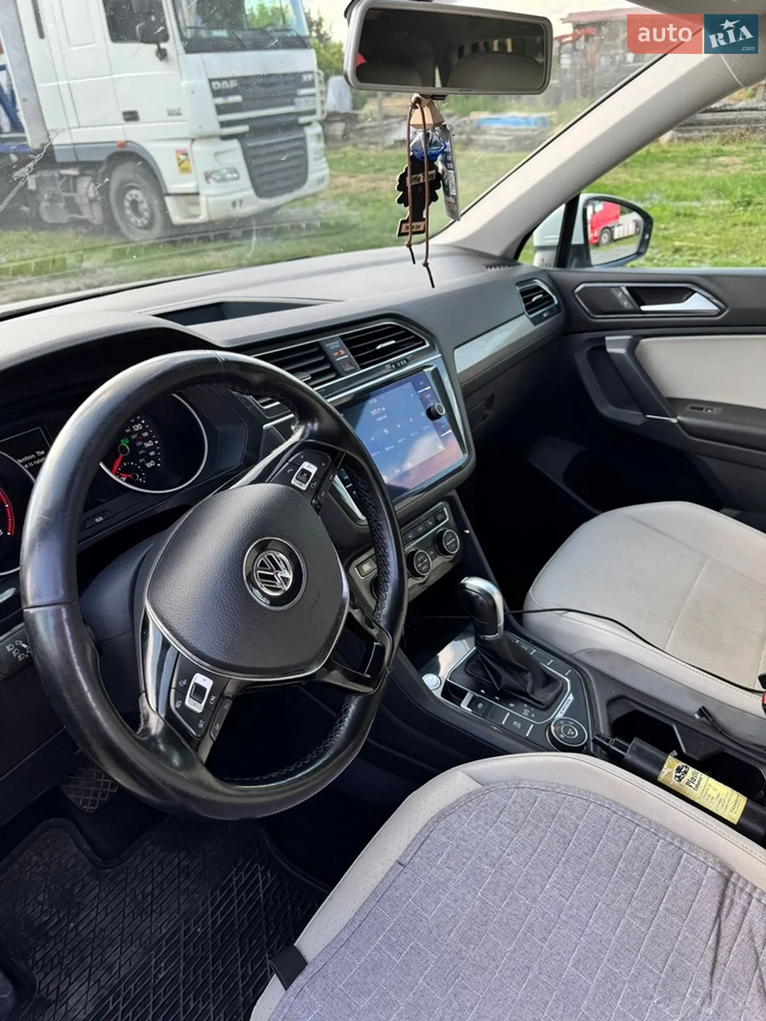 2017 Volkswagen Tiguan - мініатюра 11