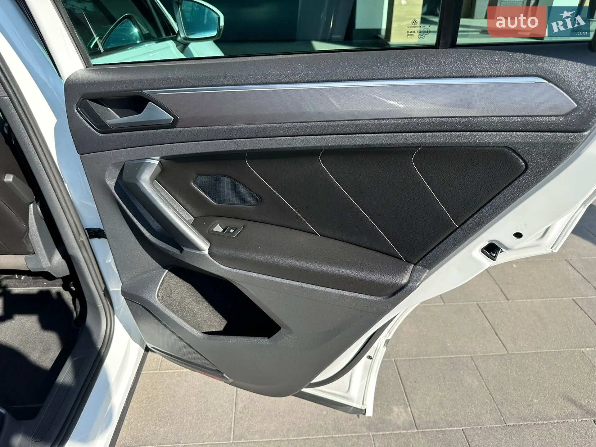 2017 Volkswagen Tiguan - мініатюра 40