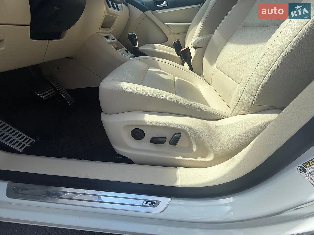 2016 Volkswagen Tiguan - мініатюра 12