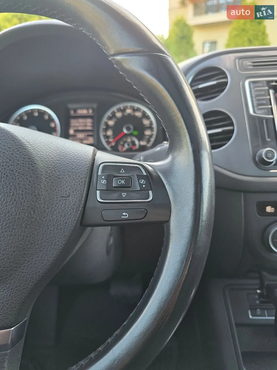 2016 Volkswagen Tiguan - мініатюра 12