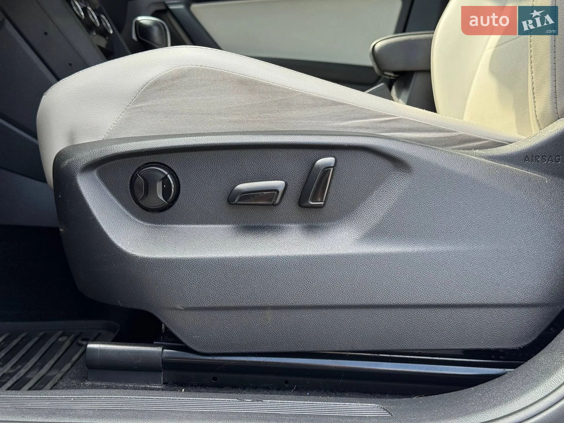 2017 Volkswagen Tiguan - мініатюра 34
