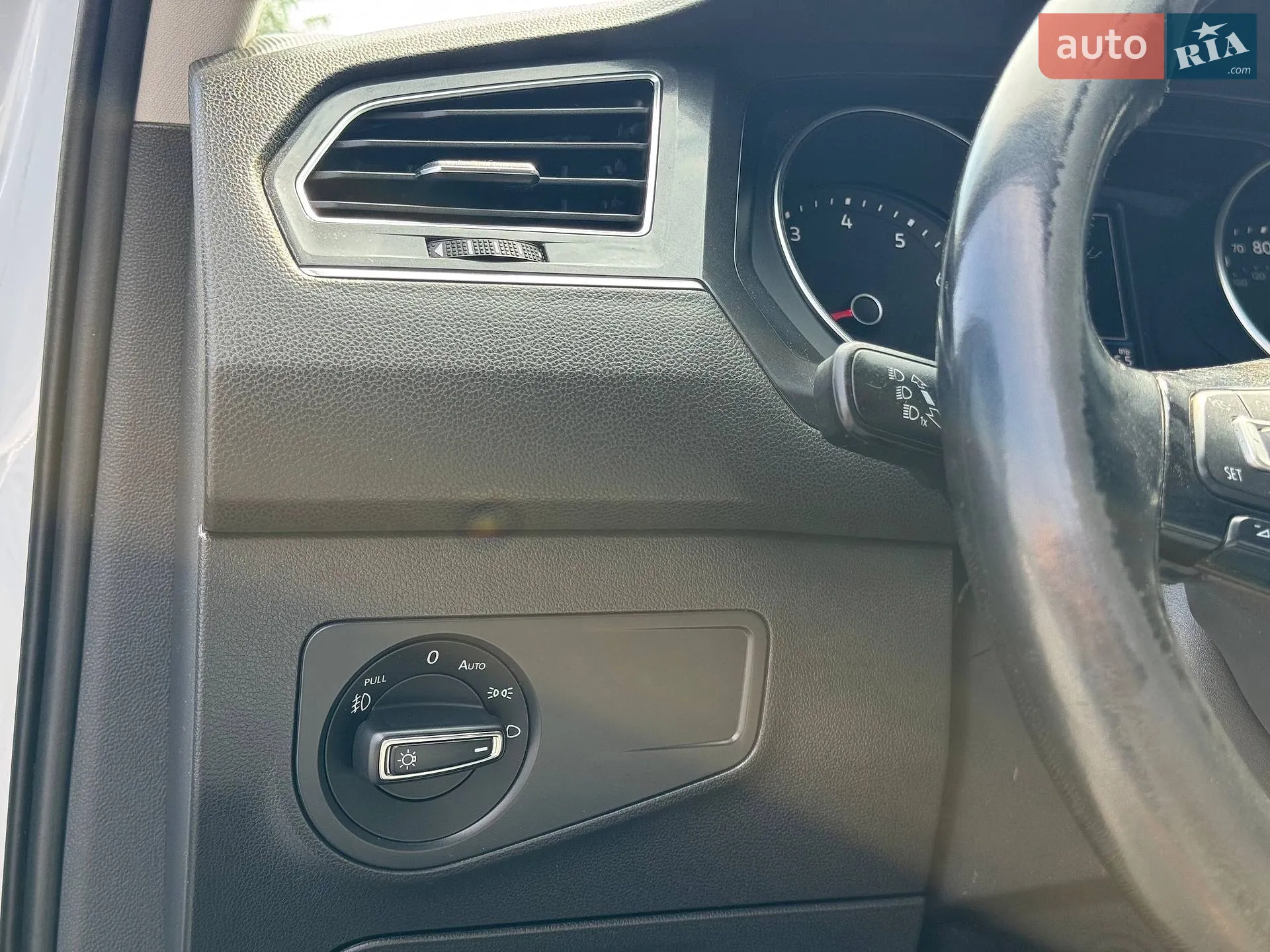 2017 Volkswagen Tiguan - мініатюра 38