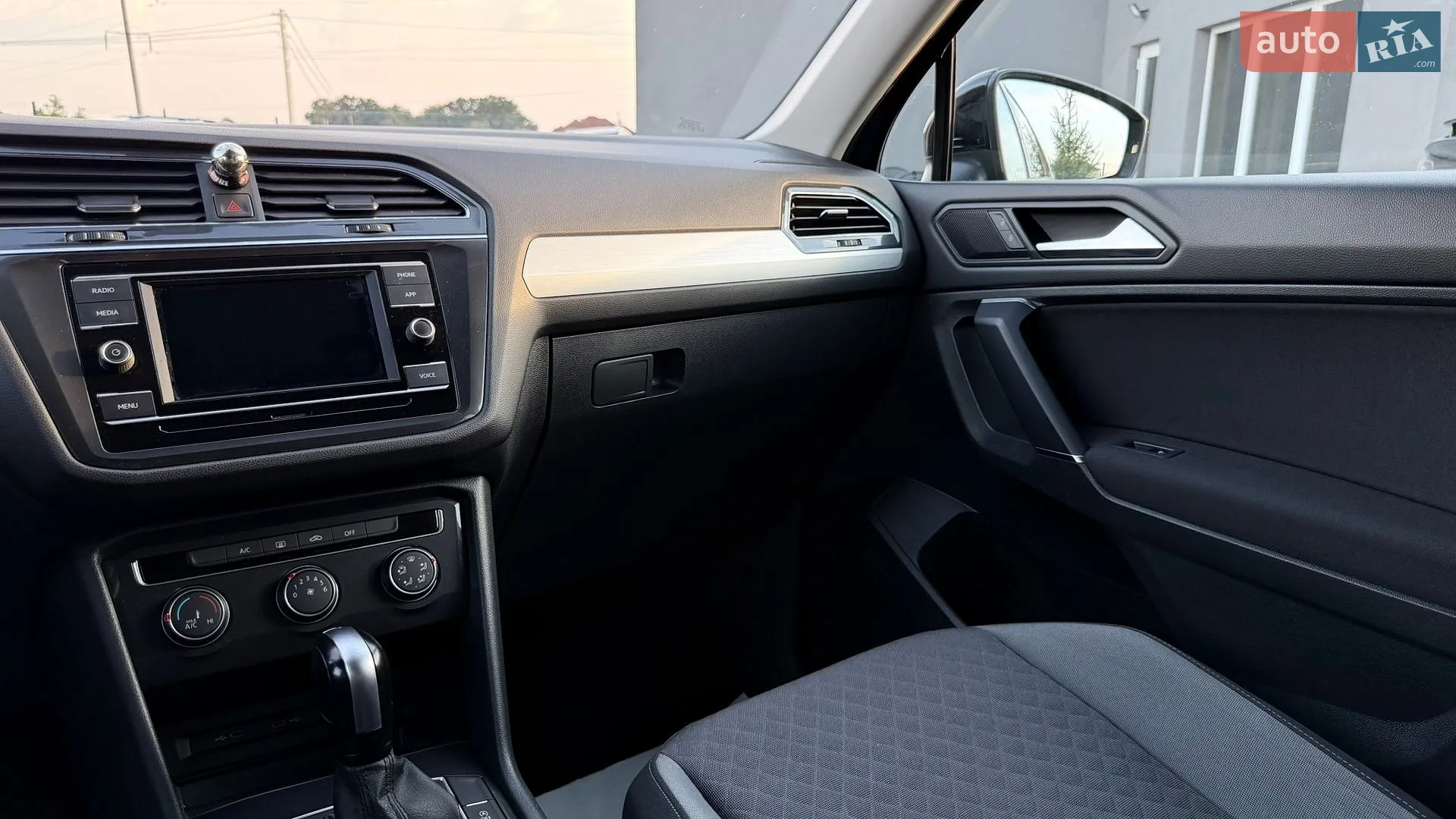 2020 Volkswagen Tiguan - мініатюра 27
