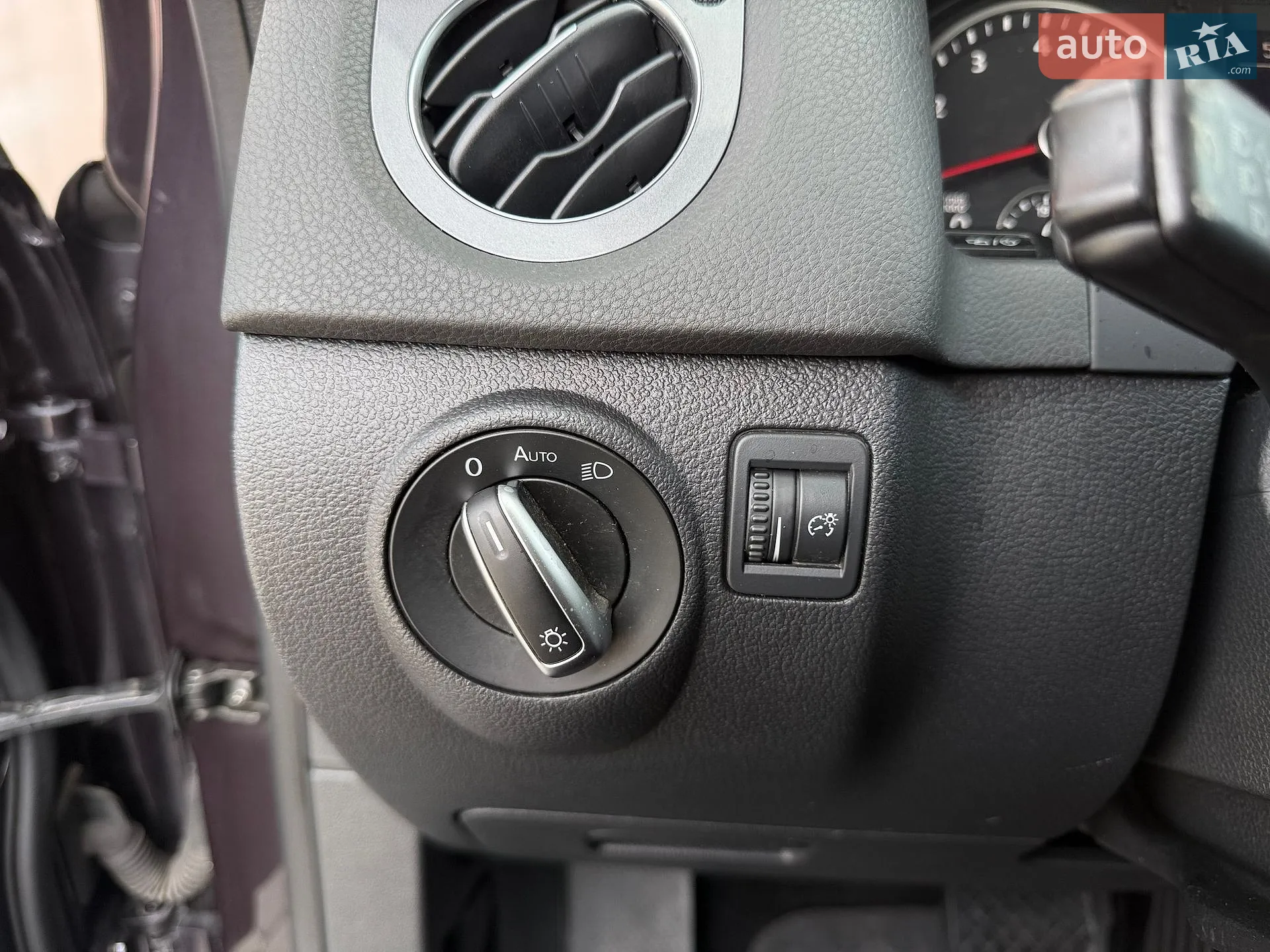 2016 Volkswagen Tiguan - мініатюра 36