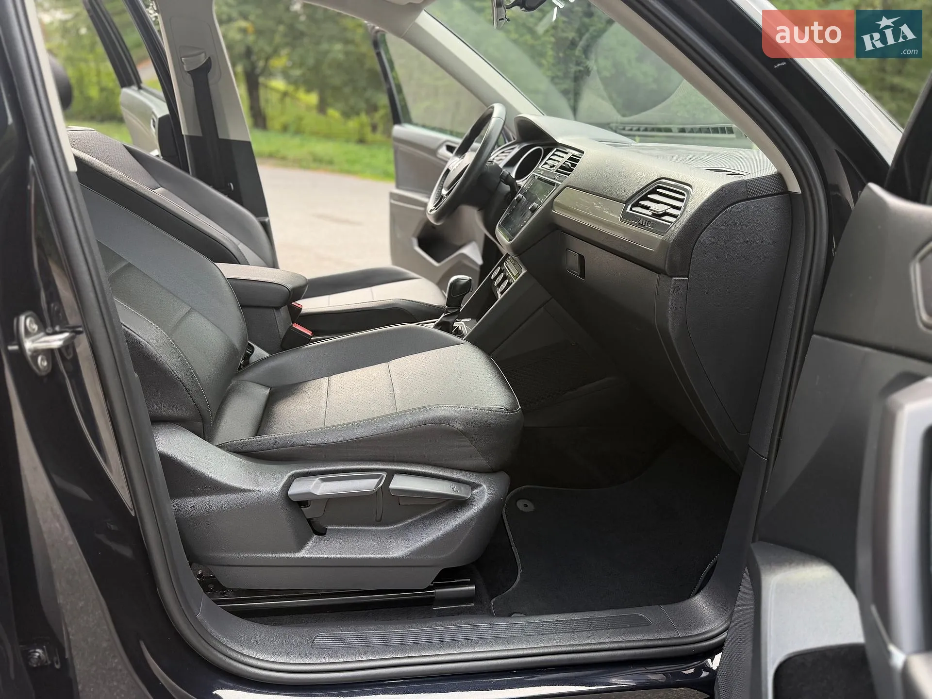2020 Volkswagen Tiguan - мініатюра 42