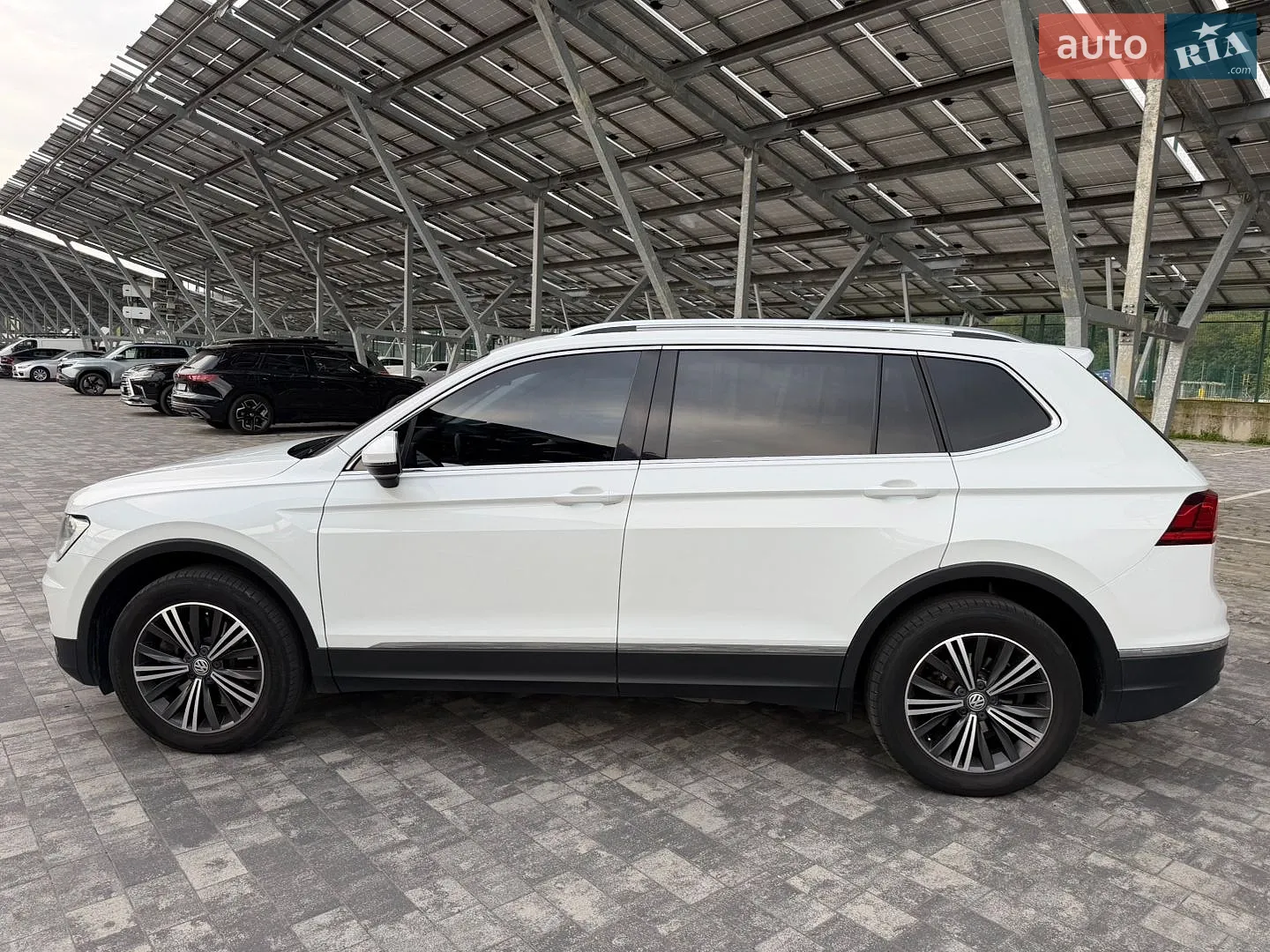 2017 Volkswagen Tiguan - мініатюра 3