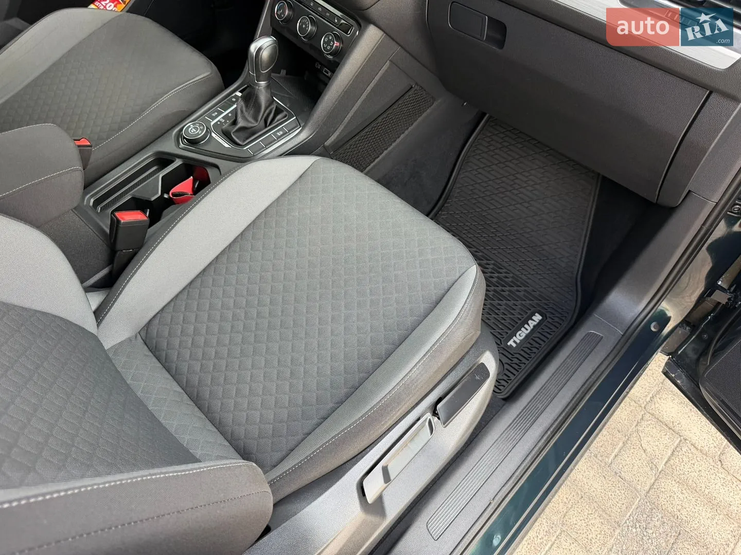 2017 Volkswagen Tiguan - мініатюра 32