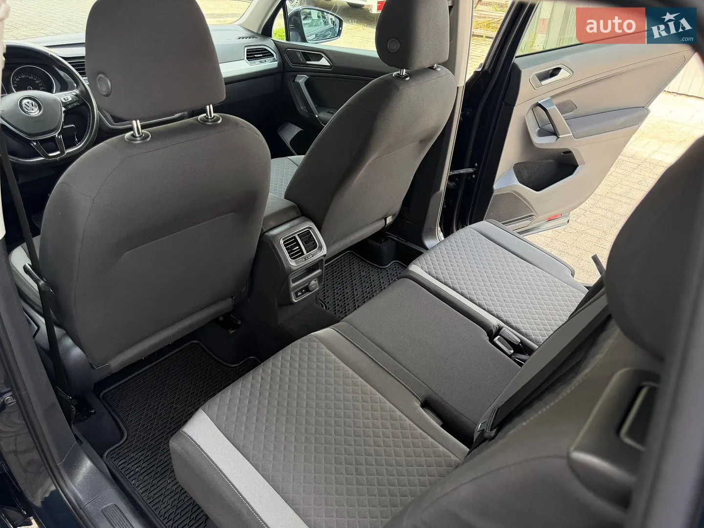 2017 Volkswagen Tiguan - мініатюра 35