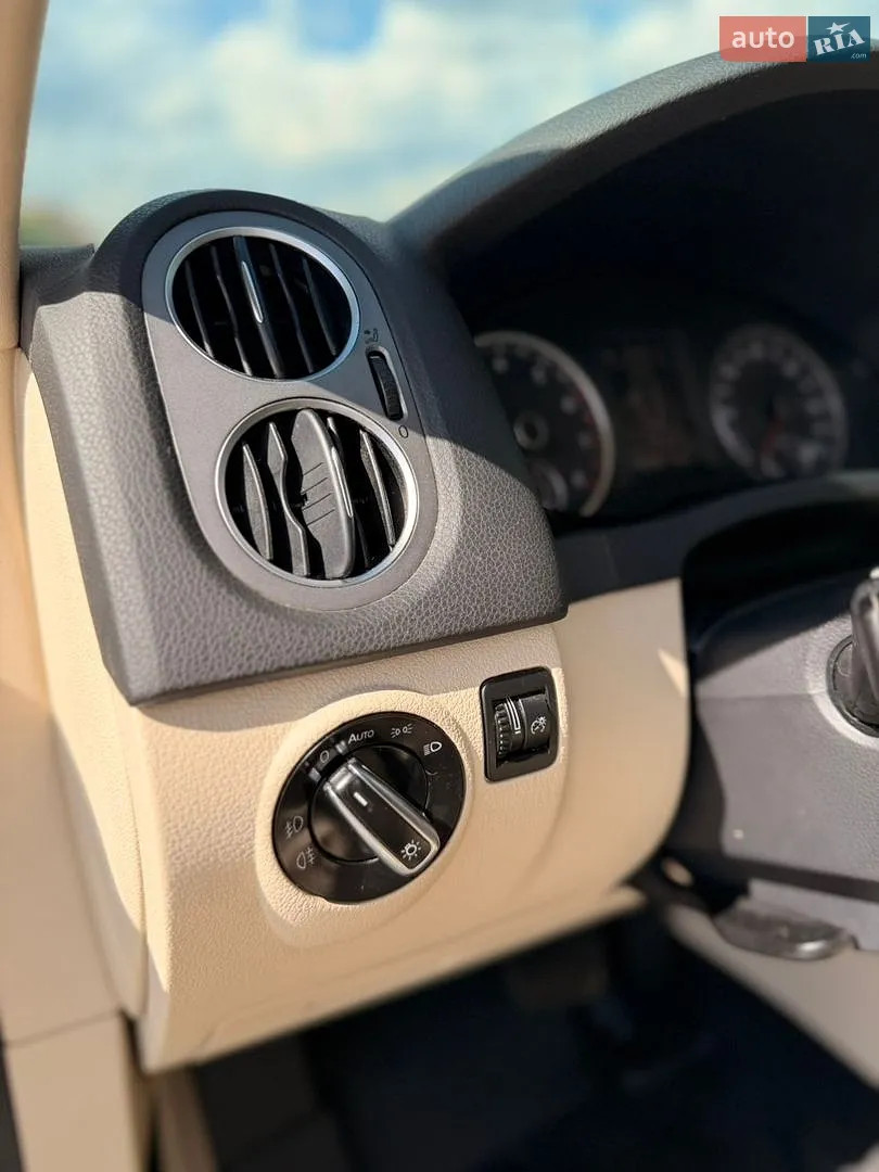 2010 Volkswagen Tiguan - мініатюра 38
