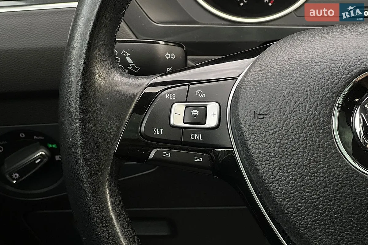 2017 Volkswagen Tiguan - мініатюра 19