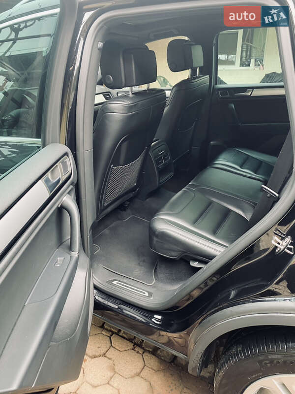 Внедорожник / Кроссовер Volkswagen Touareg R 2014 в Иршаве