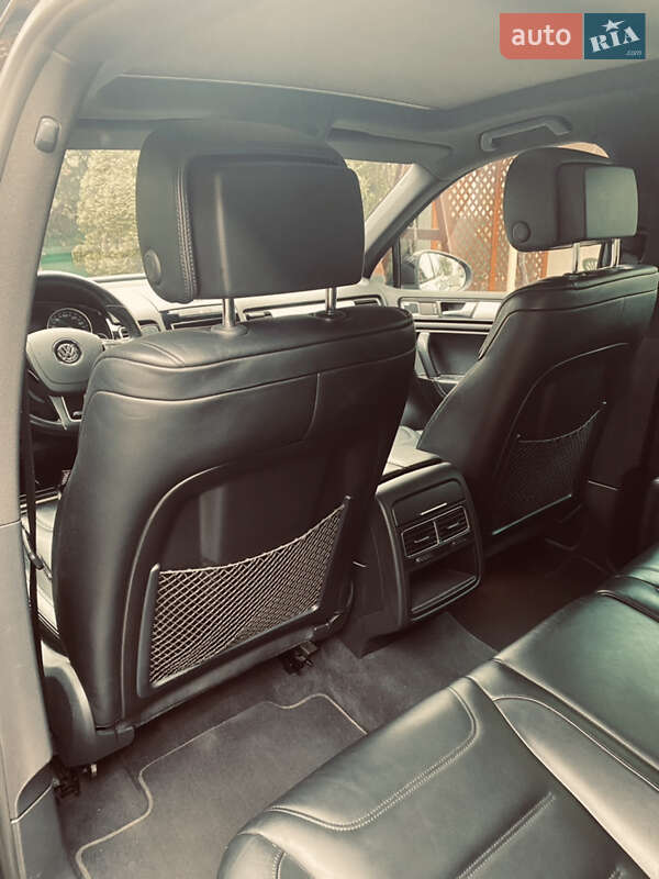 Внедорожник / Кроссовер Volkswagen Touareg R 2014 в Иршаве