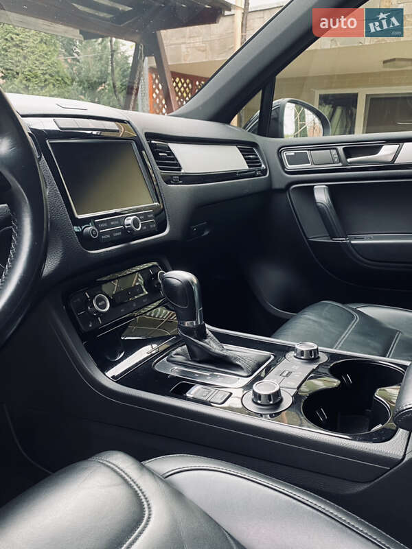 Внедорожник / Кроссовер Volkswagen Touareg R 2014 в Иршаве