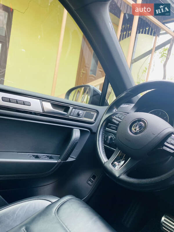 Внедорожник / Кроссовер Volkswagen Touareg R 2014 в Иршаве