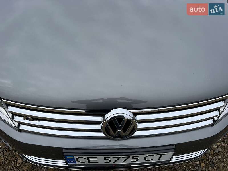 Позашляховик / Кросовер Volkswagen Touareg R 2017 в Чернівцях