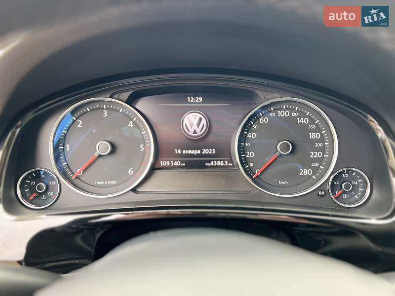 Позашляховик / Кросовер Volkswagen Touareg R 2017 в Чернівцях